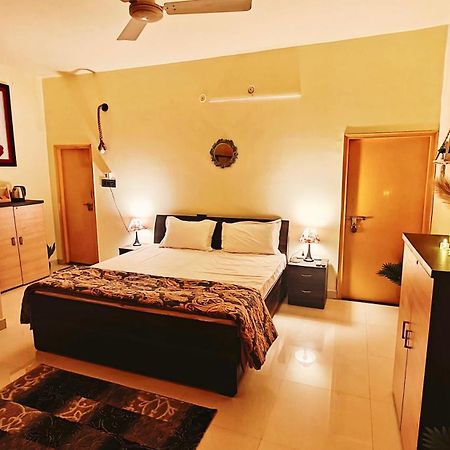 The Yellow House - Couple'S Getaway In Gomti Nagar- 1 Bhk Lucknow Zewnętrze zdjęcie