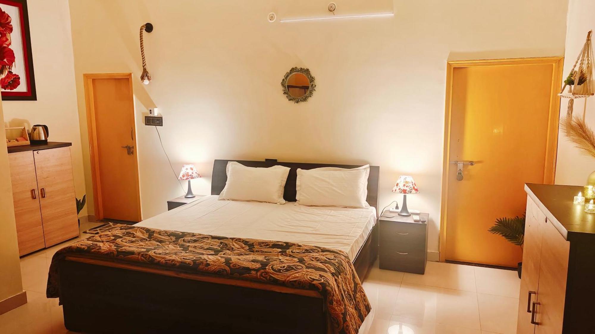 The Yellow House - Couple'S Getaway In Gomti Nagar- 1 Bhk Lucknow Zewnętrze zdjęcie