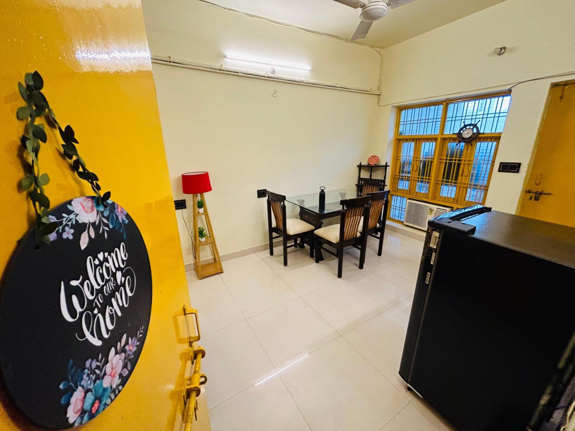 The Yellow House - Couple'S Getaway In Gomti Nagar- 1 Bhk Lucknow Zewnętrze zdjęcie