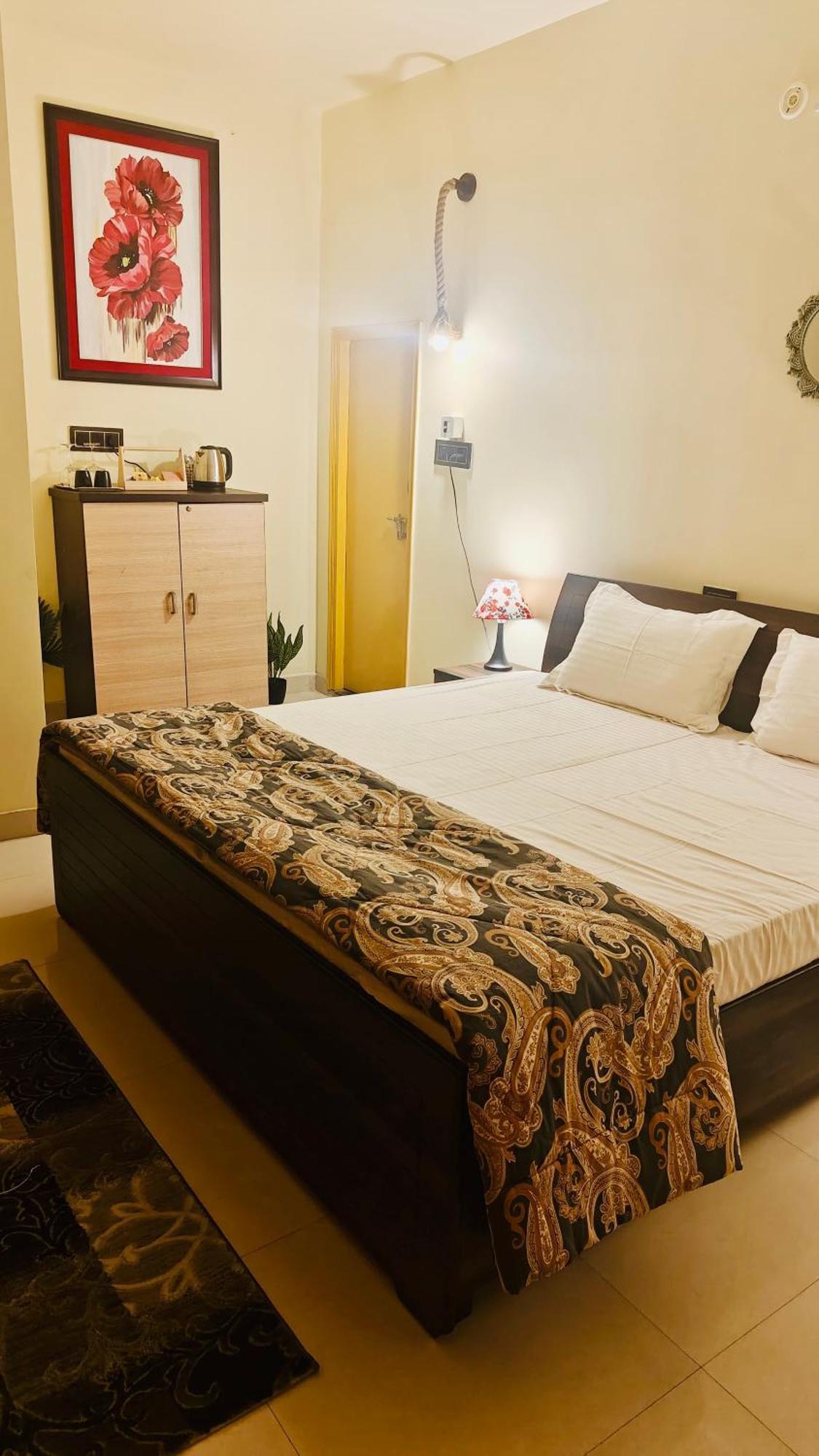 The Yellow House - Couple'S Getaway In Gomti Nagar- 1 Bhk Lucknow Zewnętrze zdjęcie
