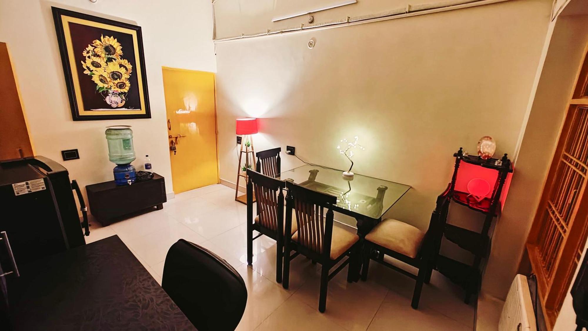 The Yellow House - Couple'S Getaway In Gomti Nagar- 1 Bhk Lucknow Zewnętrze zdjęcie